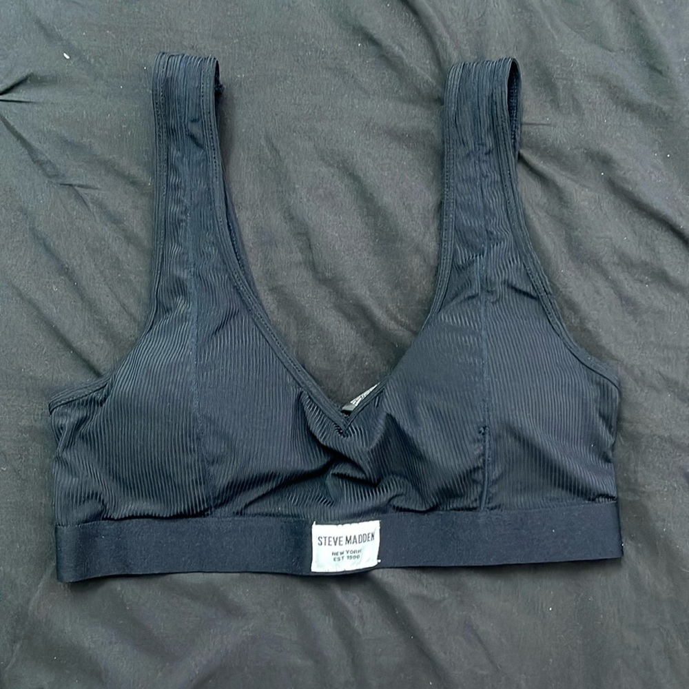 Black Steve Madden sports bra built in padding medium